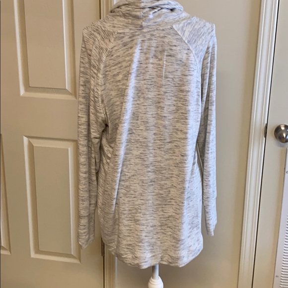 ⭐️Carolina Bell Long Sleeve Cowl Neck Yoga Shirt⭐️ - Picture 3 of 7